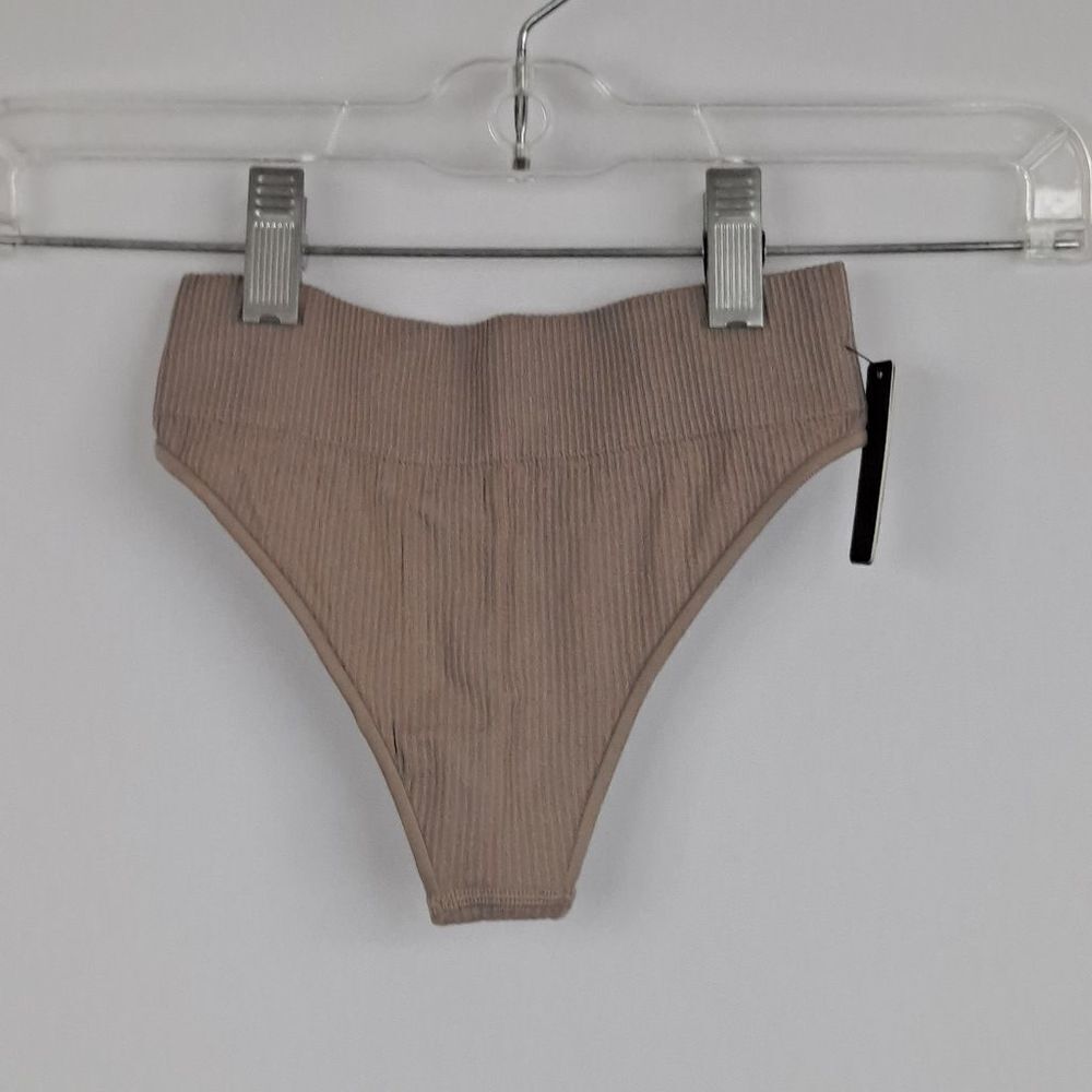 Skims ladies thong panties NWT